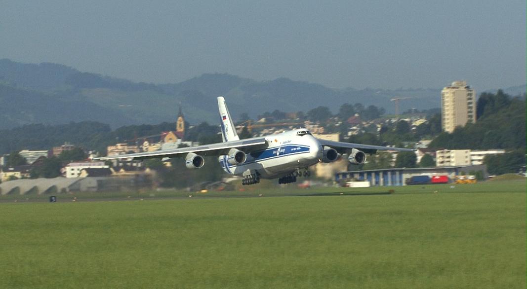 RA-82043_060813_1.jpg
