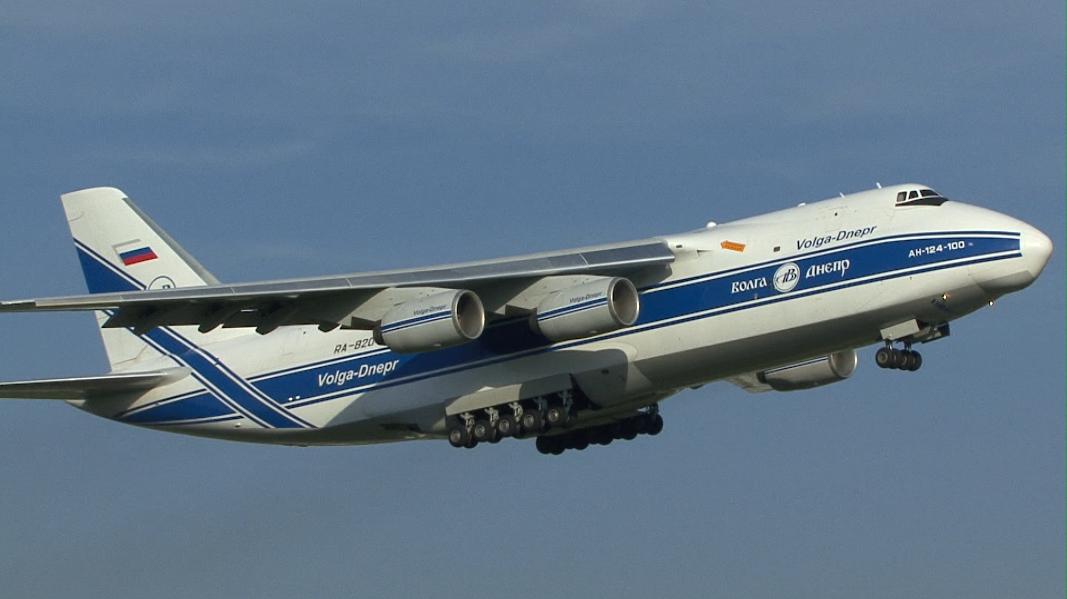 RA-82043_060813_2.jpg